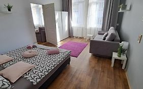 Sweet 16 Apartment In The Party District